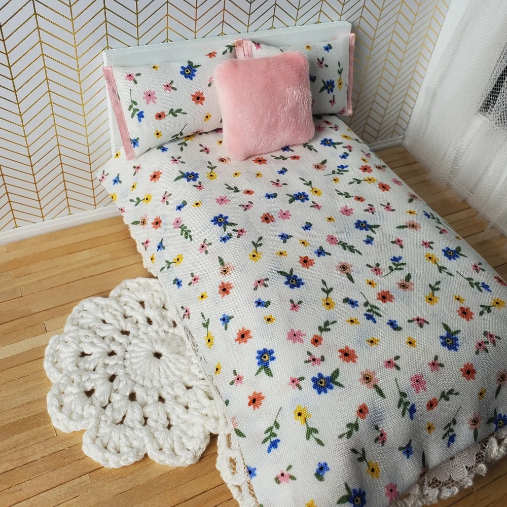 Miniature Dollhouse Ditsy Floral Bedding Set Pink 1:12 Scale